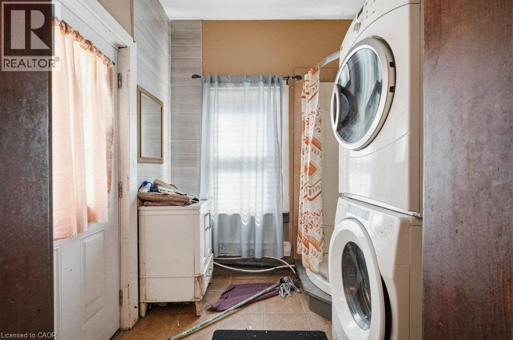 1798 KING Street E - 21