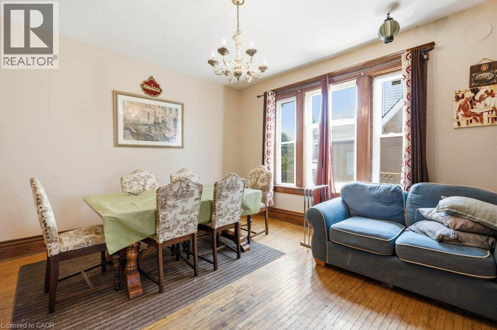 1798 KING Street E - 16