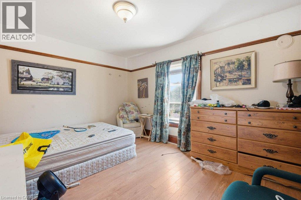 1798 KING Street E - 25