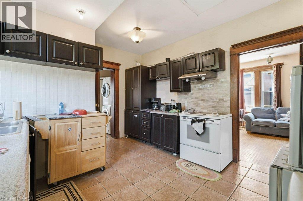 1798 KING Street E - 12