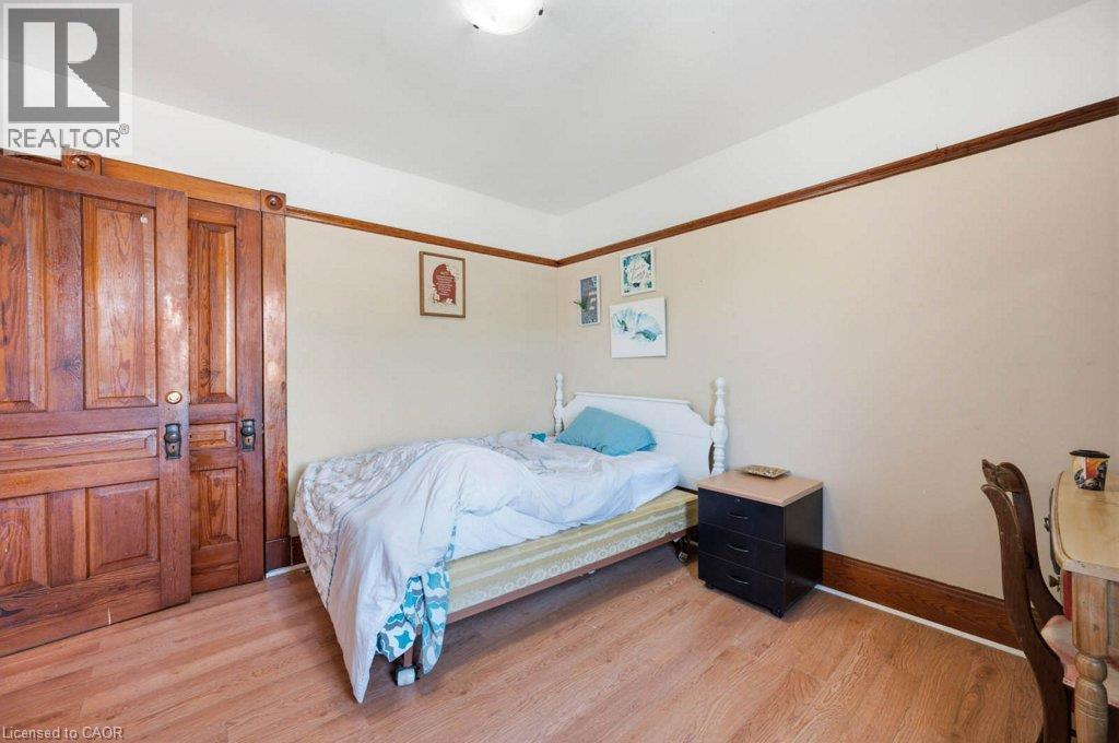 1798 KING Street E - 24