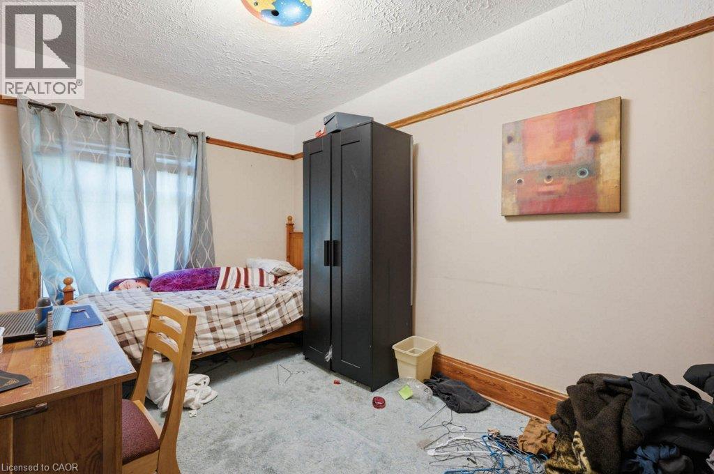 1798 KING Street E - 26