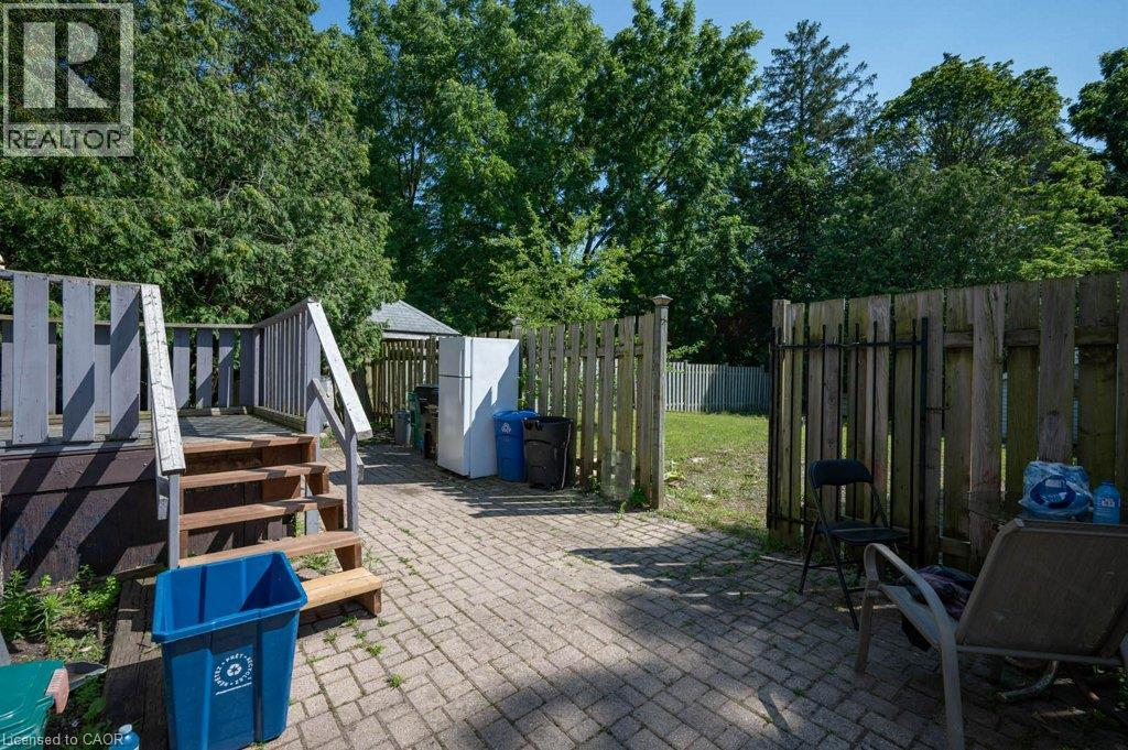 1798 KING Street E - 35