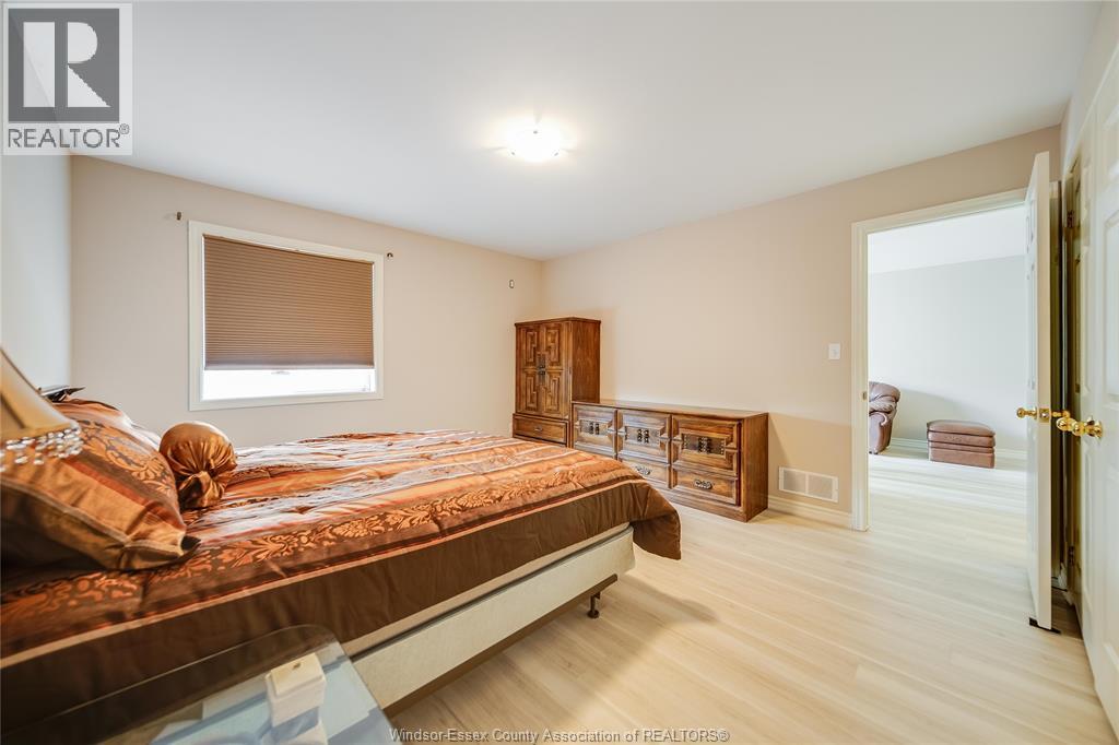 1556 HEATHERGLEN DRIVE - 16