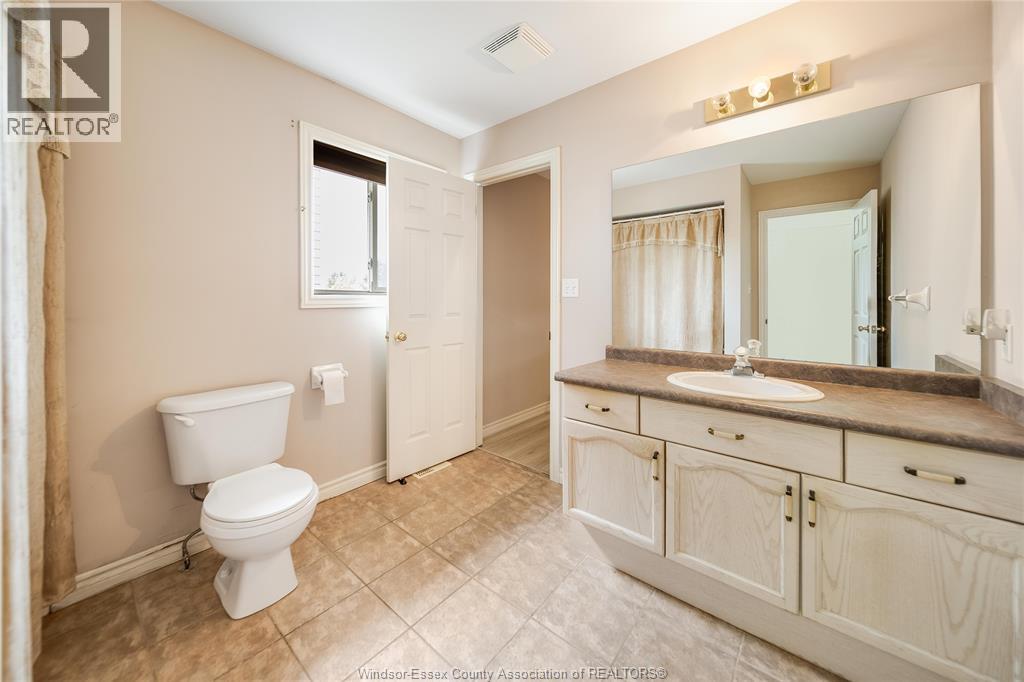 1556 HEATHERGLEN DRIVE - 19
