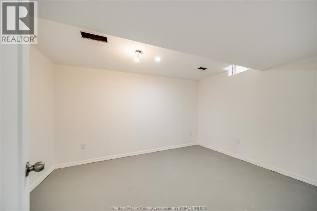 1556 HEATHERGLEN DRIVE - 22
