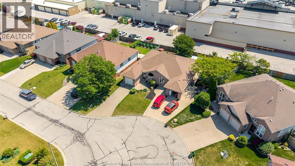 1556 HEATHERGLEN DRIVE - 32