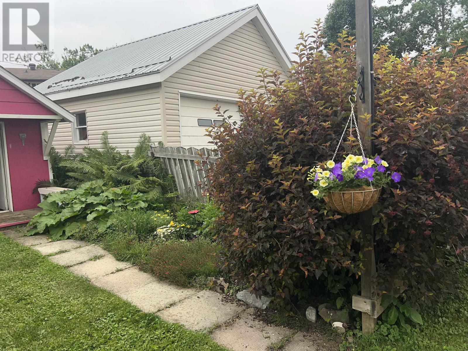 13 Spruce RD - 5