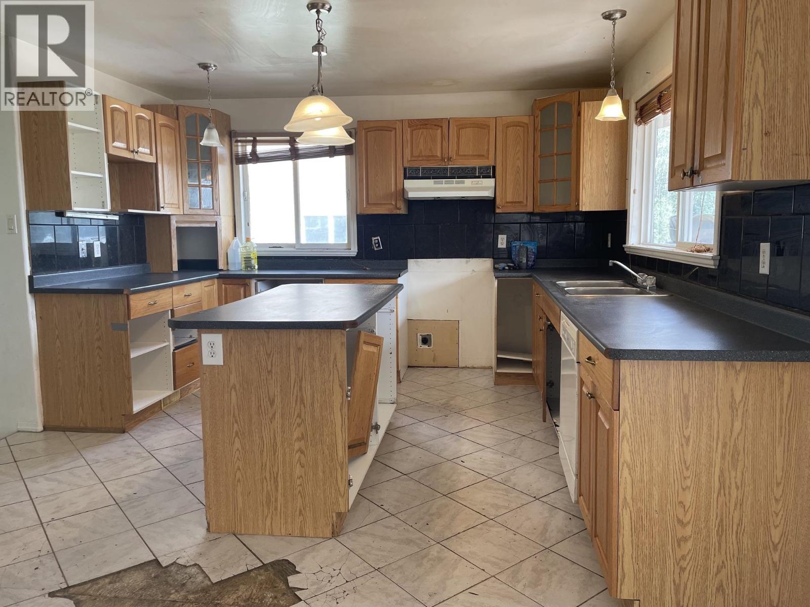 5739 GAIRDNER CRESCENT - 5