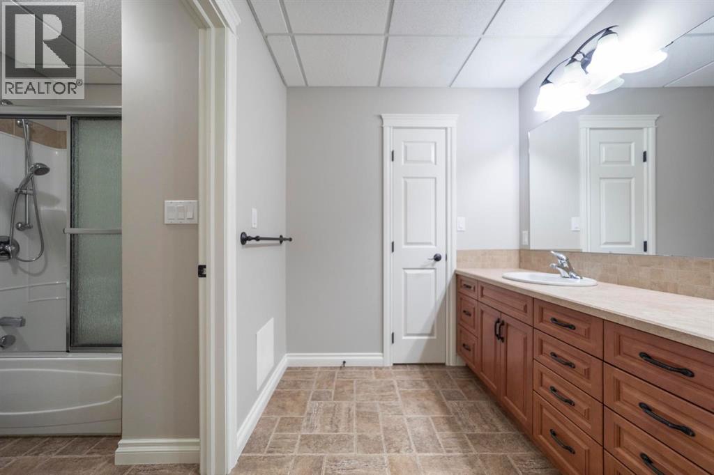 2703 56 Street - Image 29