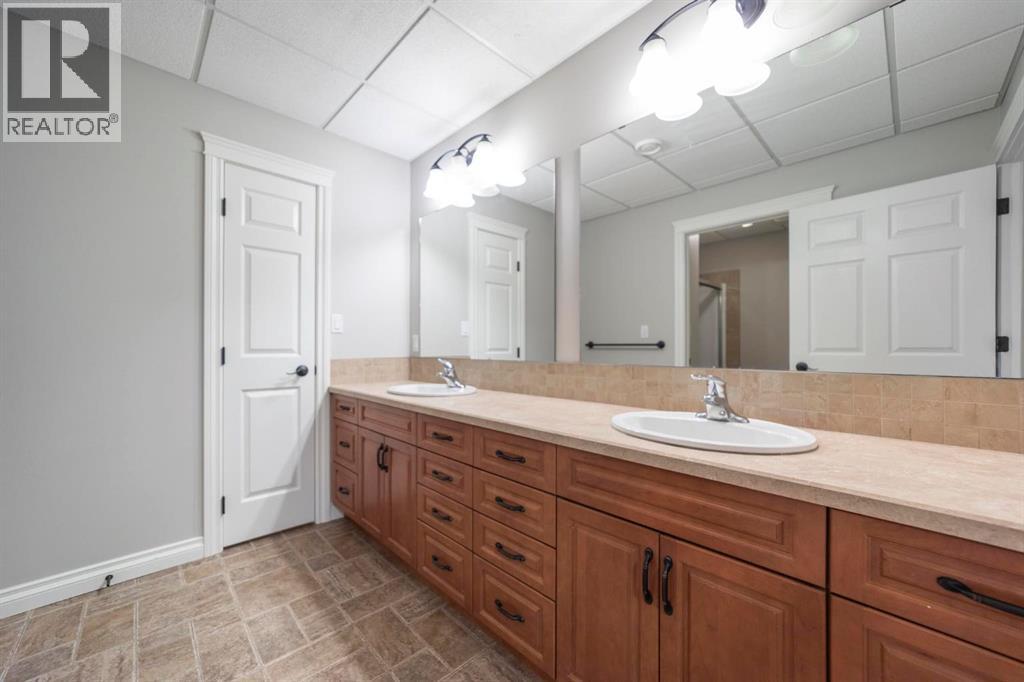 2703 56 Street - Image 28