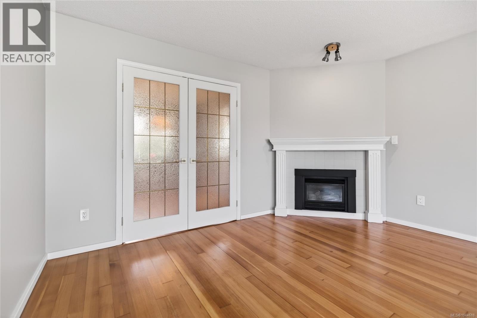 1377 Ocean View Ave - 17