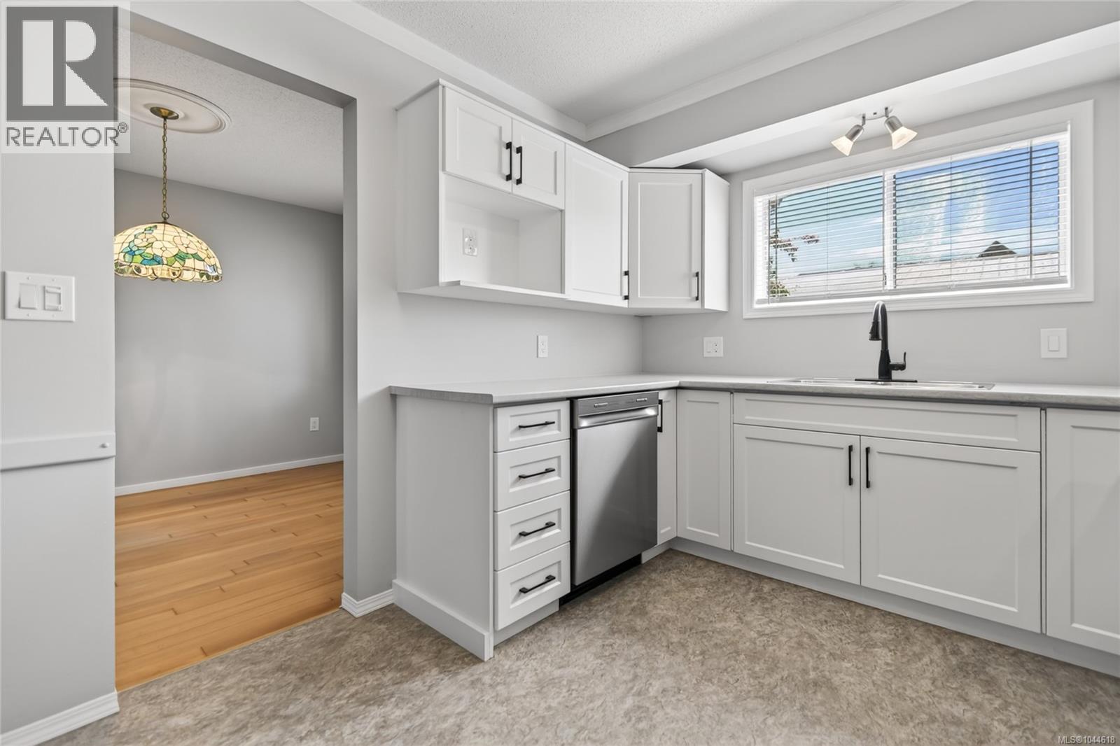 1377 Ocean View Ave - 23