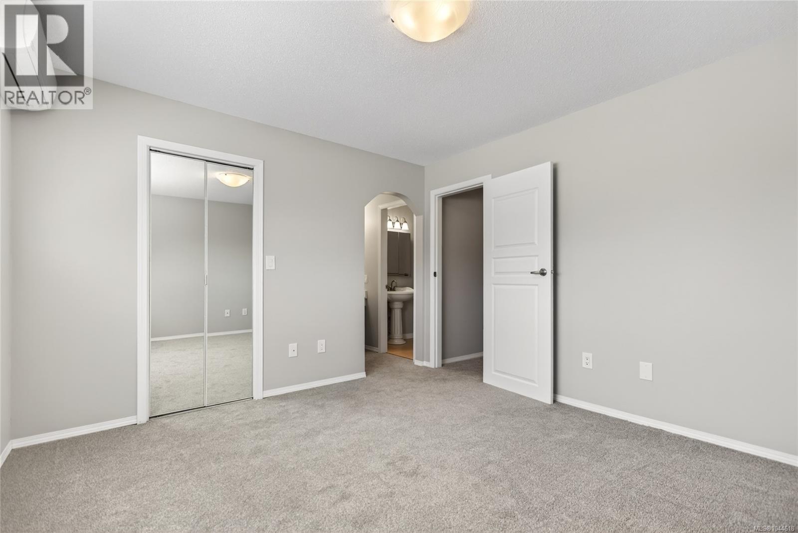 1377 Ocean View Ave - 33