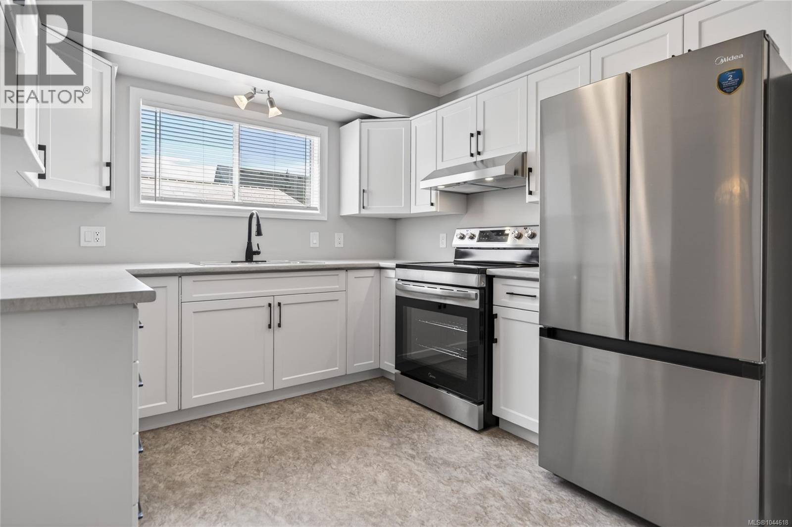 1377 Ocean View Ave - Image 6