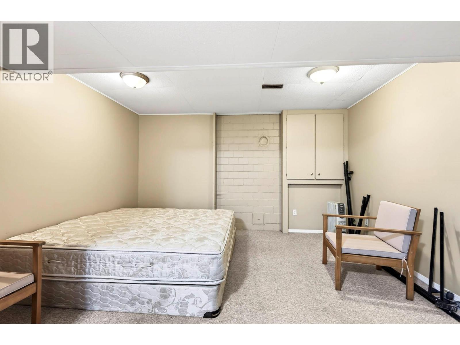 562 PINE Street - 28