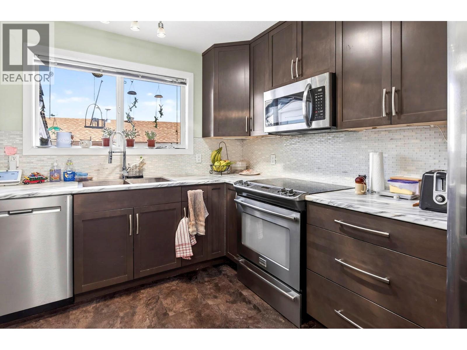 562 PINE Street - 5