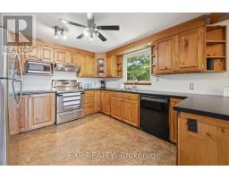 Kitchen - 3 - 1378 Three Mile Lake Road, Muskoka Lakes, ON P0B1M0 Photo 11
