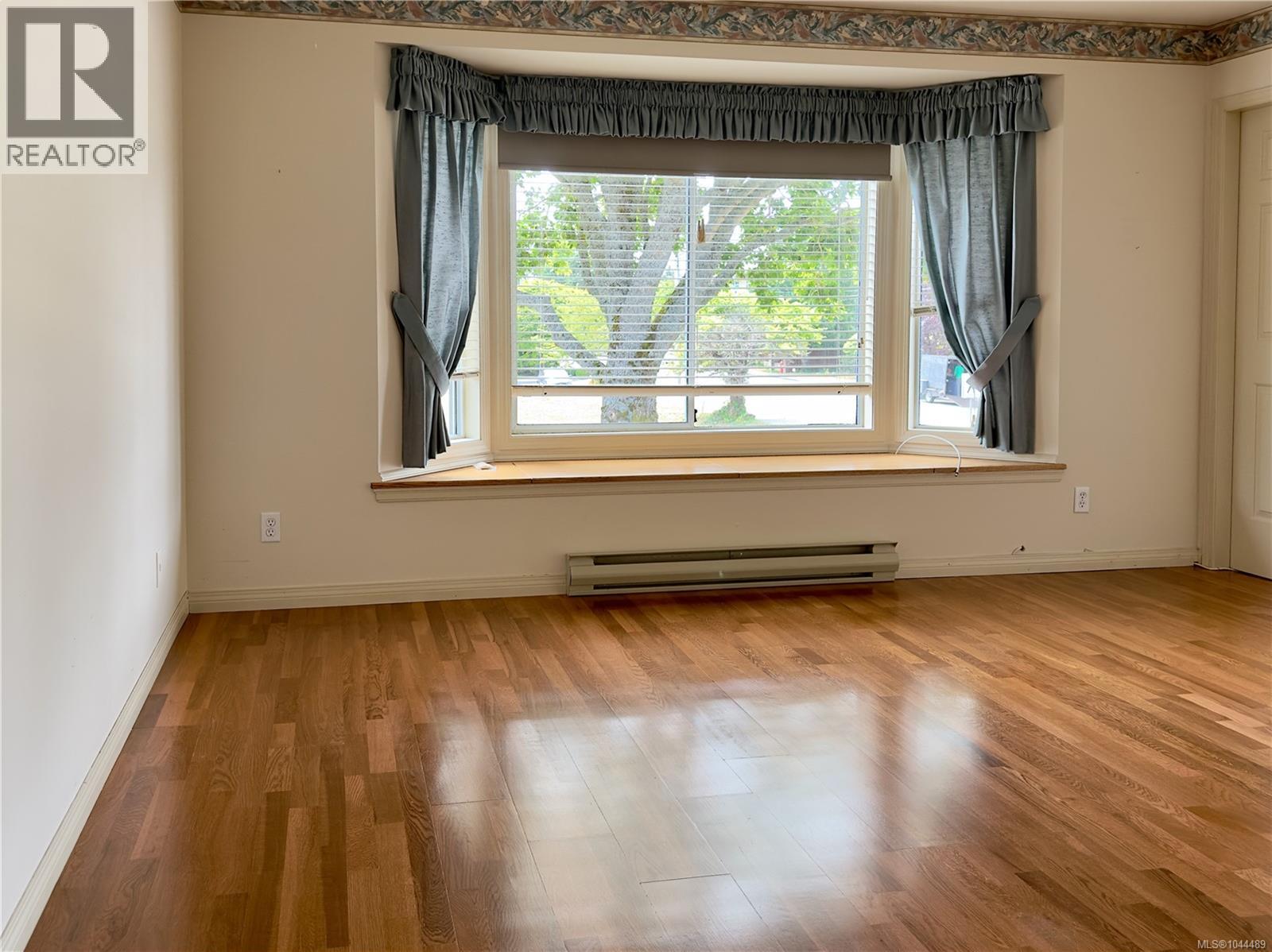 #1 10001 Fifth St - 16