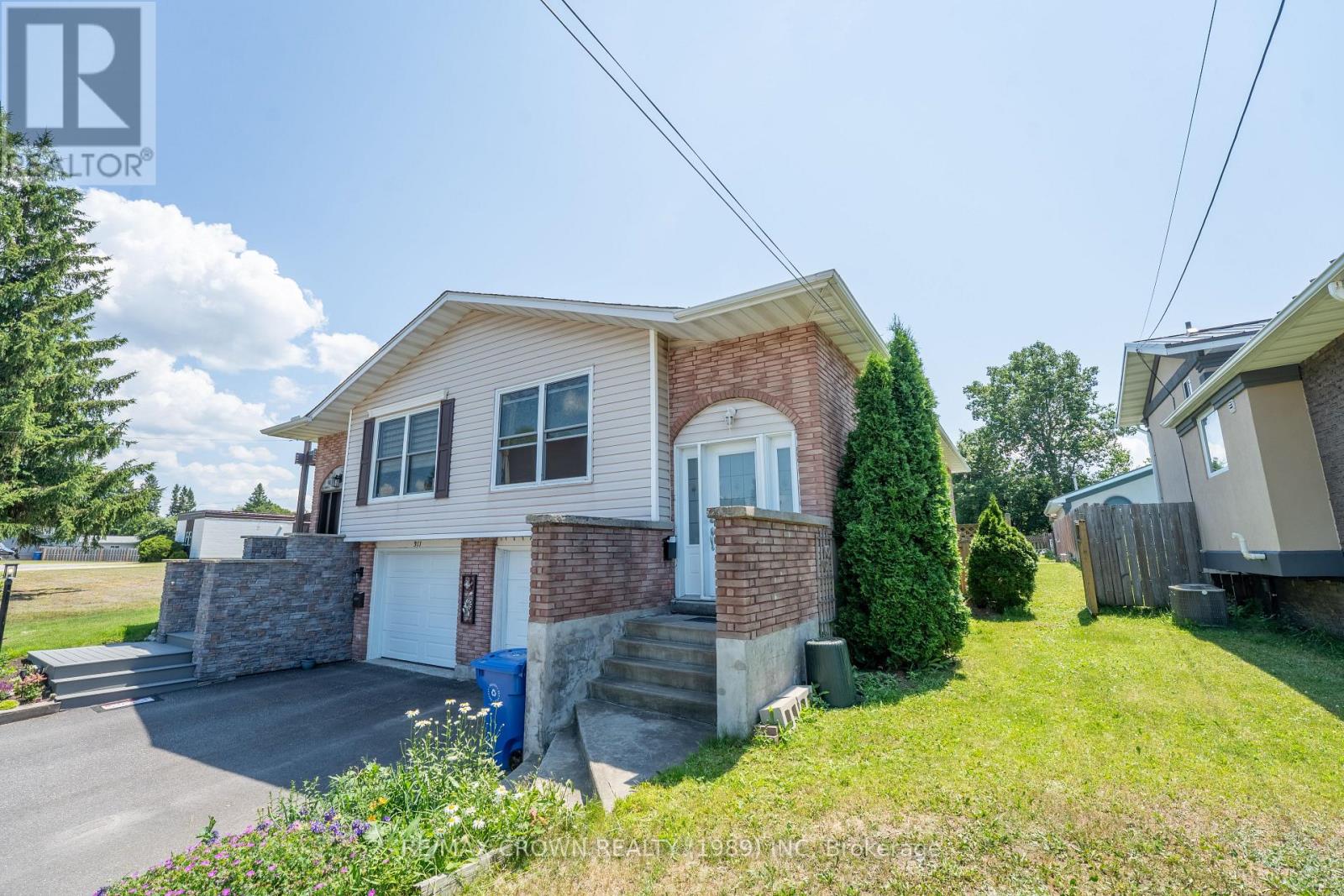 307 MCKENZIE AVENUE - 2