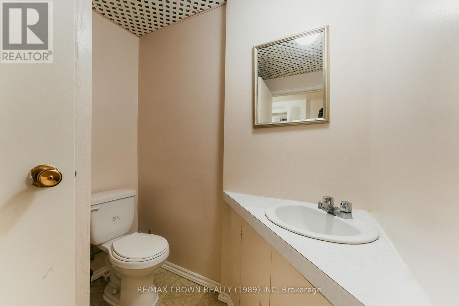 307 MCKENZIE AVENUE - 26