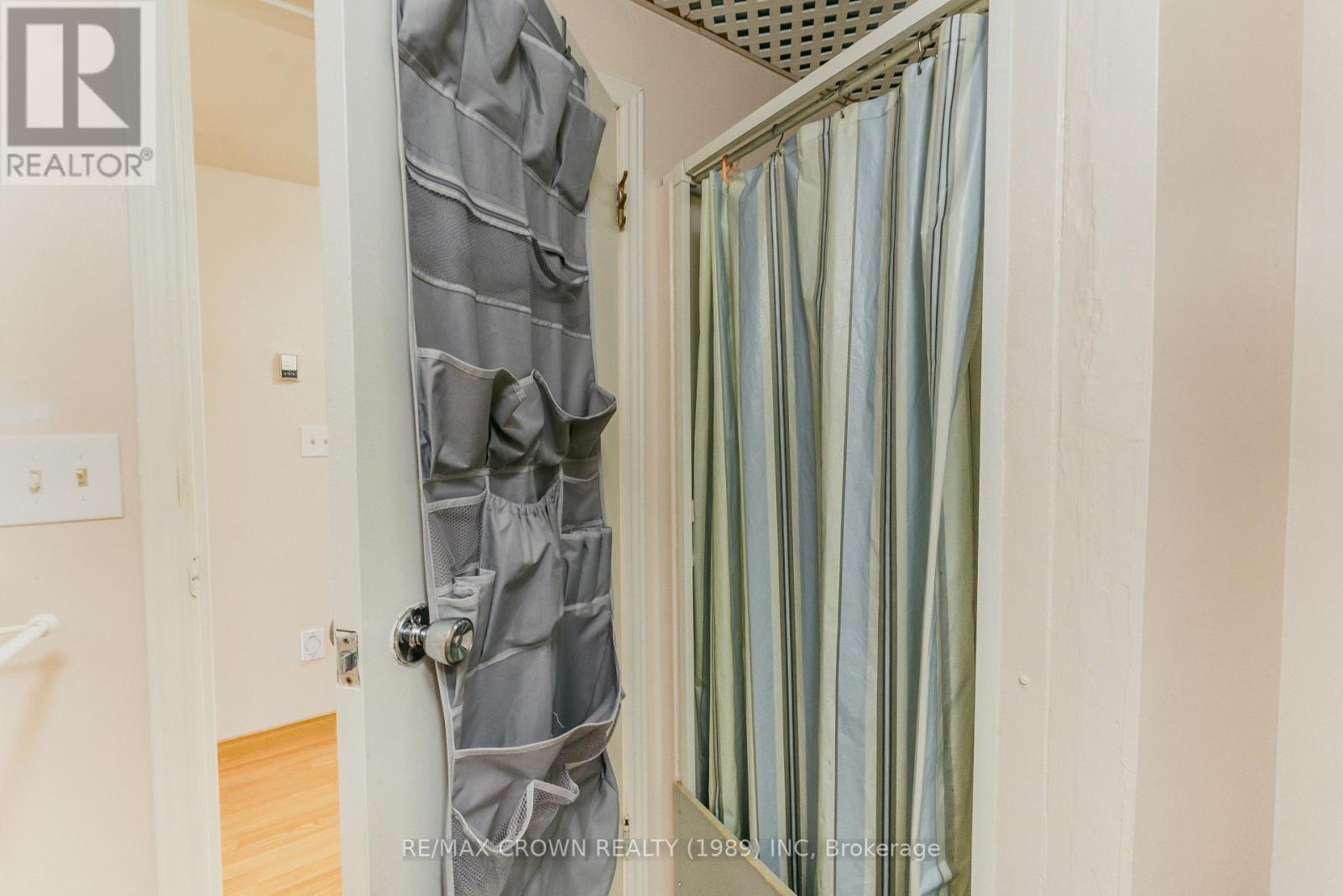 307 MCKENZIE AVENUE - 27