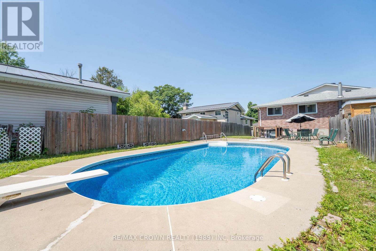 307 MCKENZIE AVENUE - 42