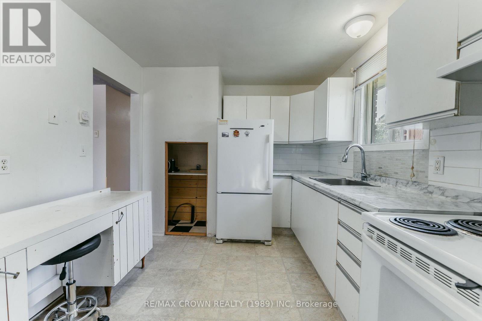 307 MCKENZIE AVENUE - 9