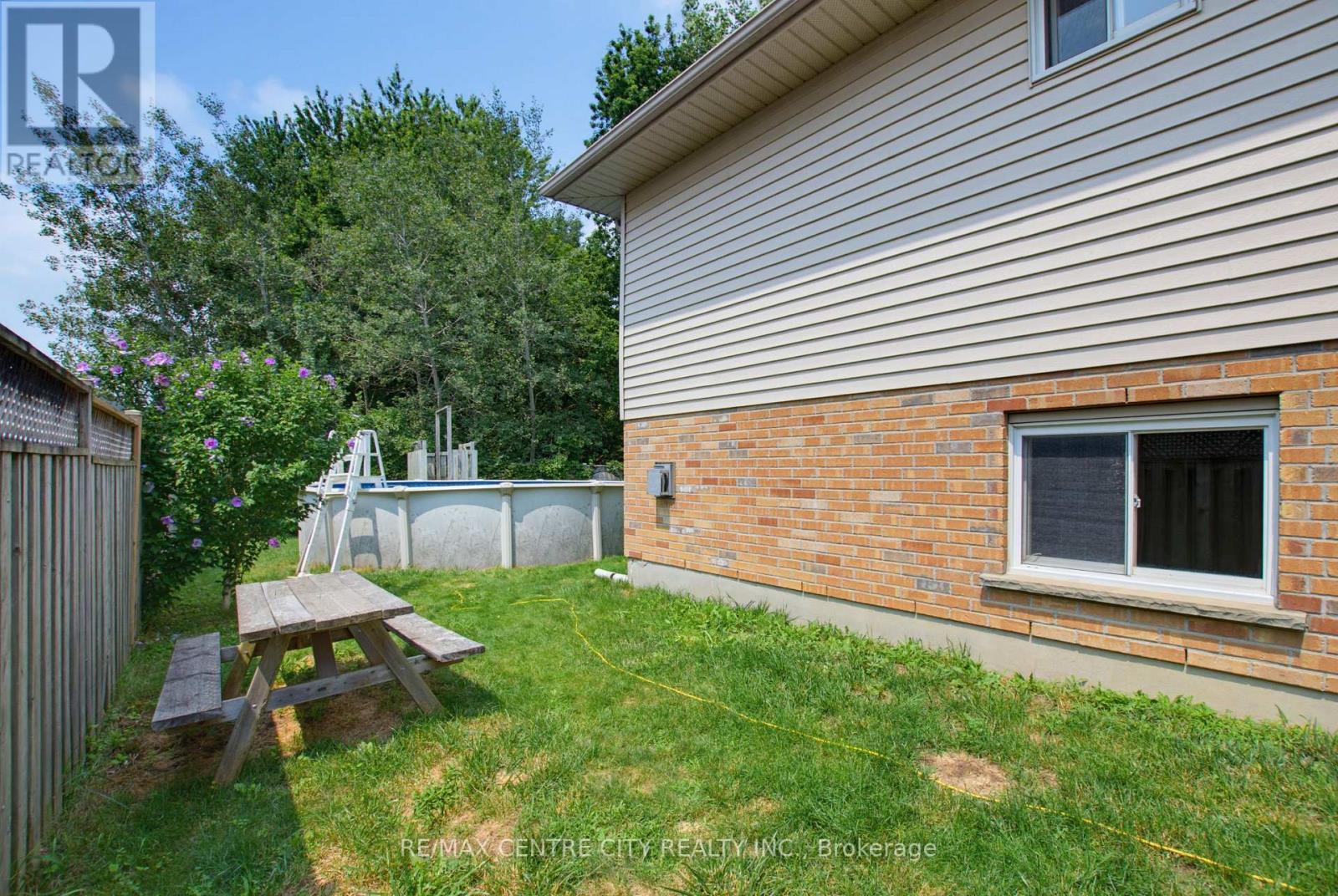 9 YARMOUTH DRIVE - 40