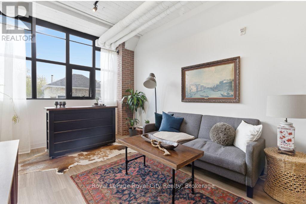 #112 120 HURON STREET - 1