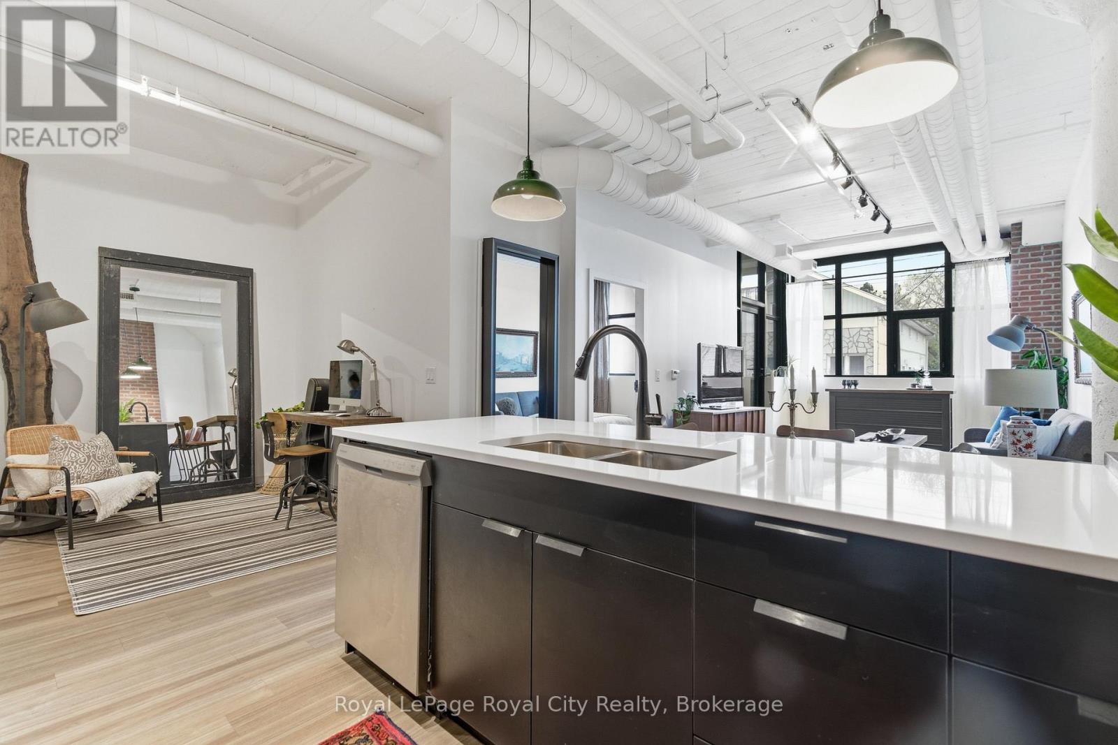 #112 120 HURON STREET - 11