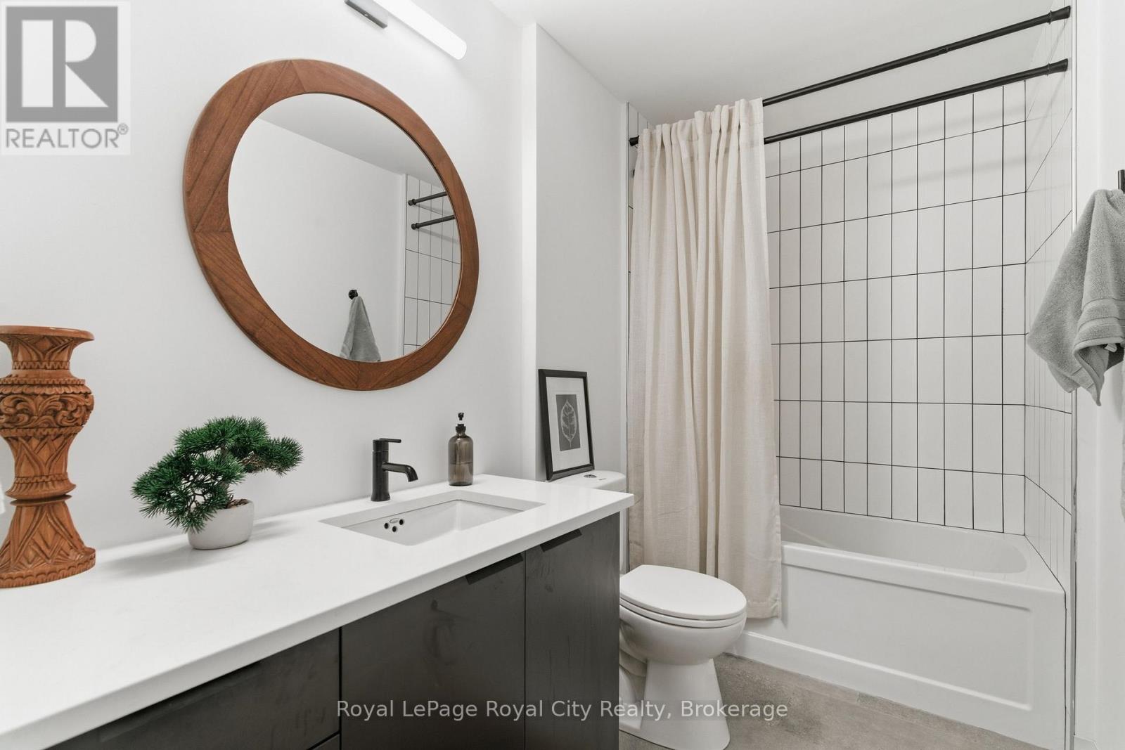 #112 120 HURON STREET - 22