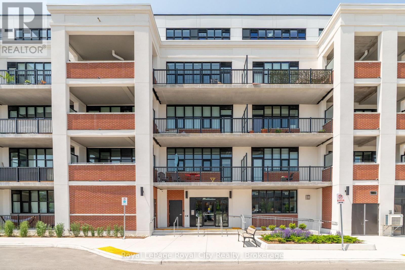 #112 120 HURON STREET - 4