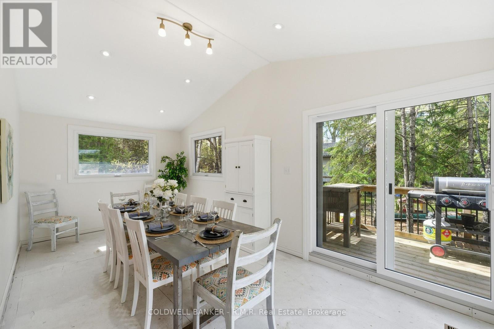 63 LITTLE SILVER LAKE WAY - 14