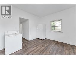 Kitchen - 418 Caron Avenue, Windsor, ON N9A5B4 Photo 11