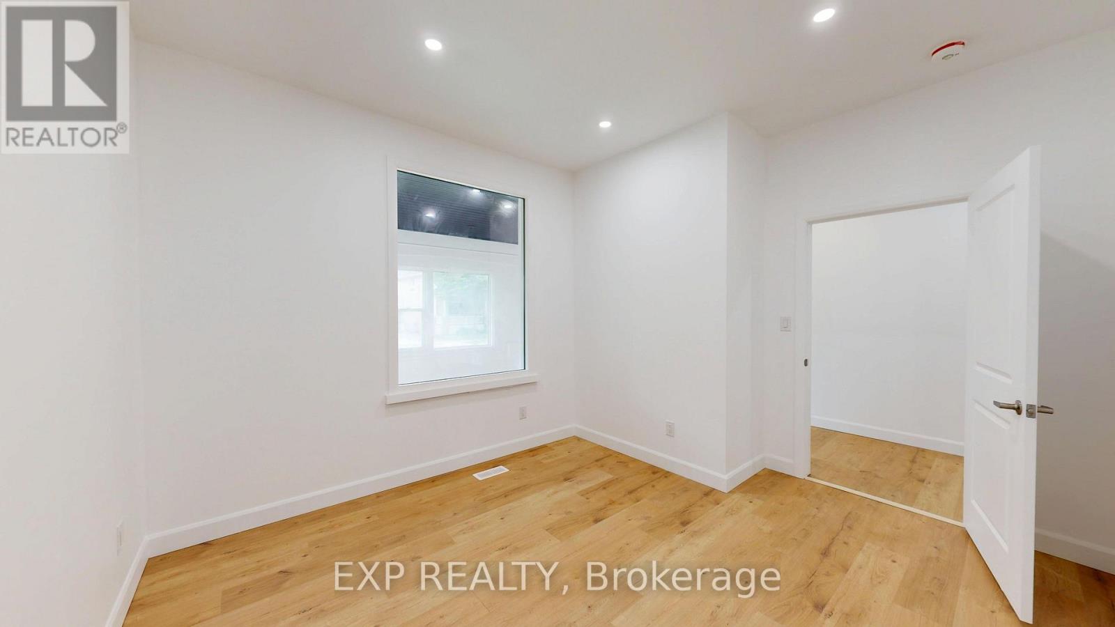 686 ELIAS STREET - 18
