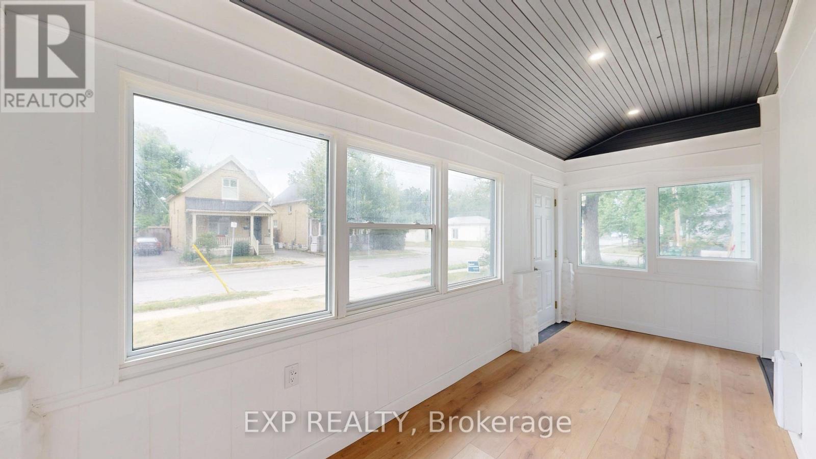 686 ELIAS STREET - 2