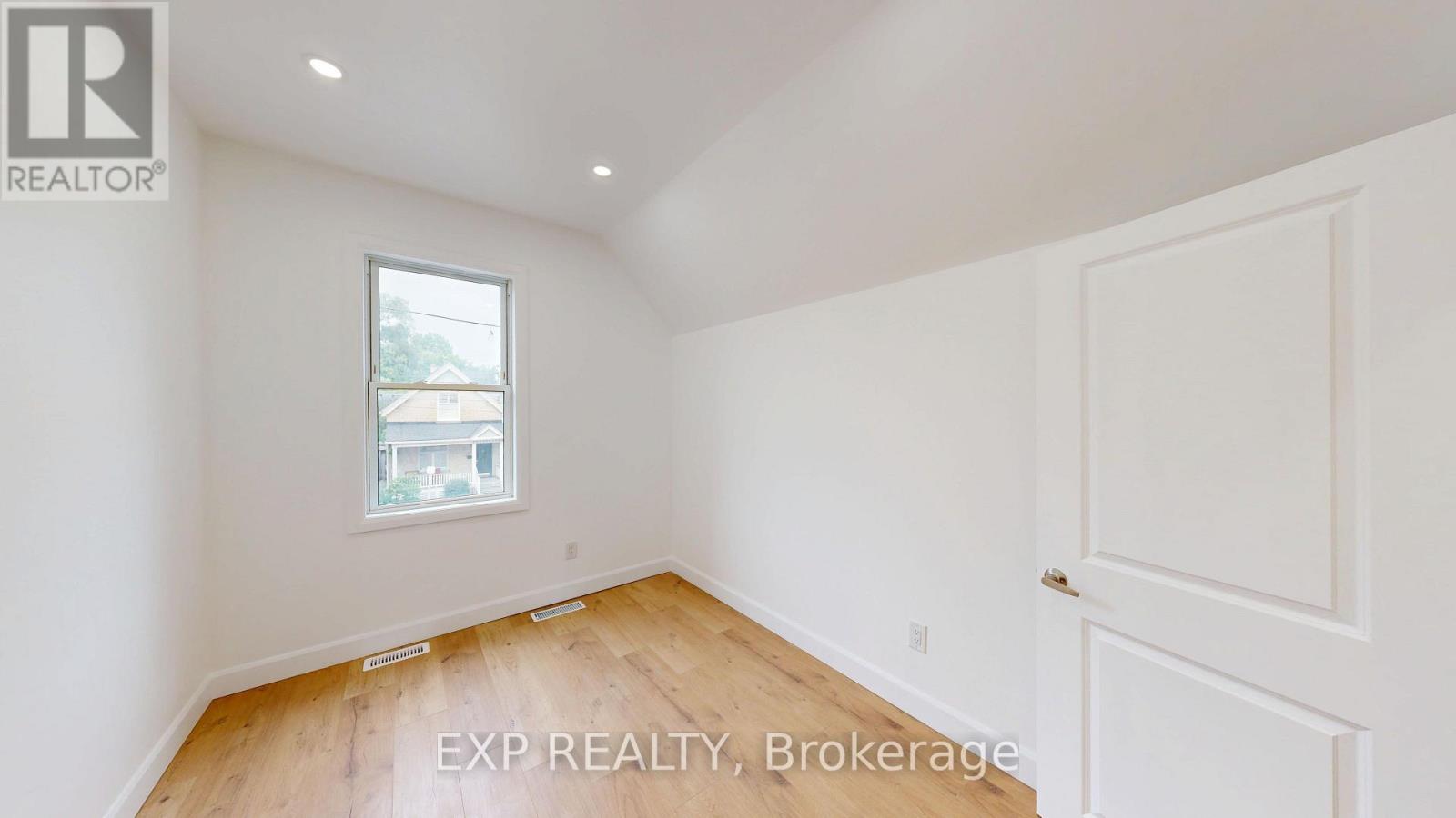 686 ELIAS STREET - 25