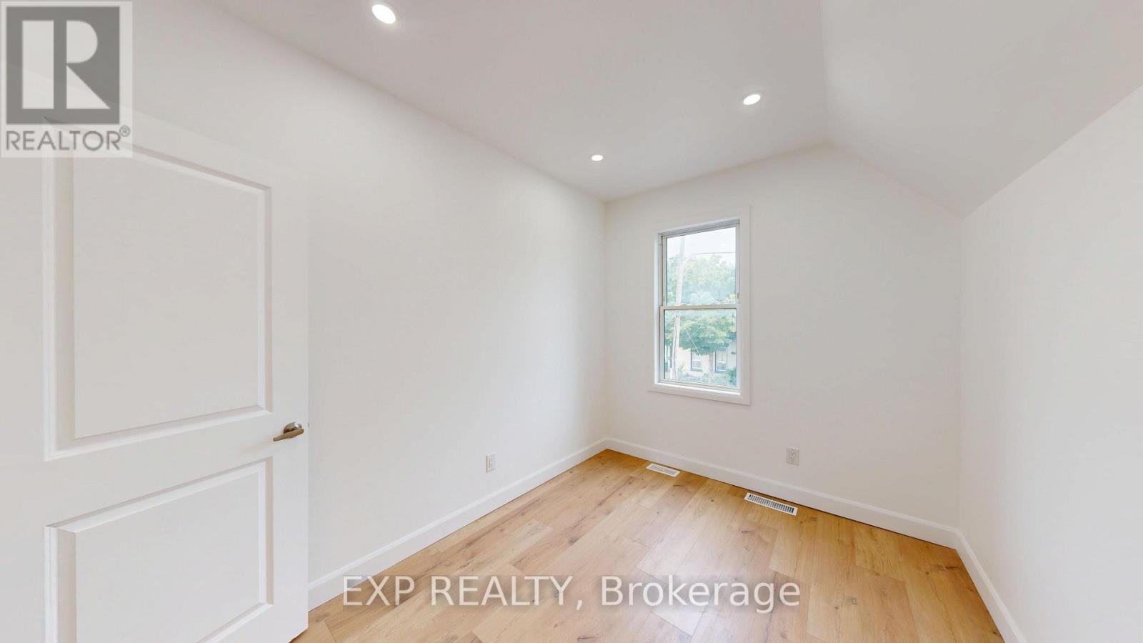 686 ELIAS STREET - 26