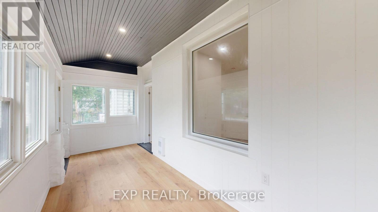 686 ELIAS STREET - 3
