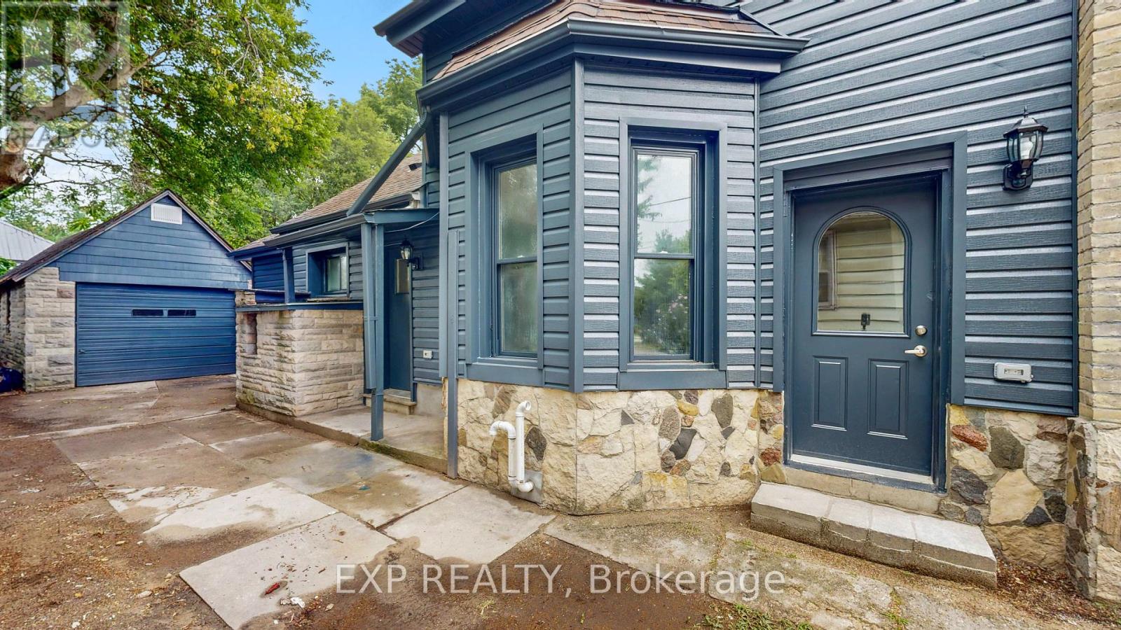 686 ELIAS STREET - 33