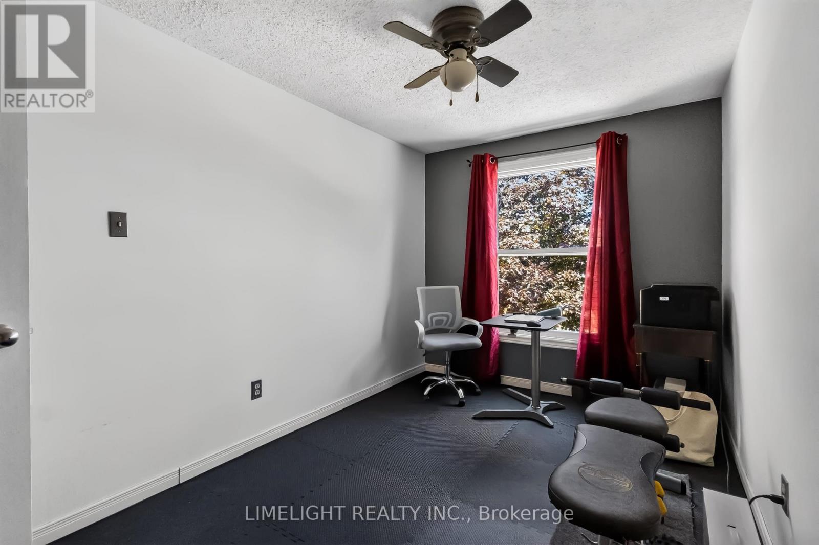 #12 1250 JALNA BOULEVARD - 17