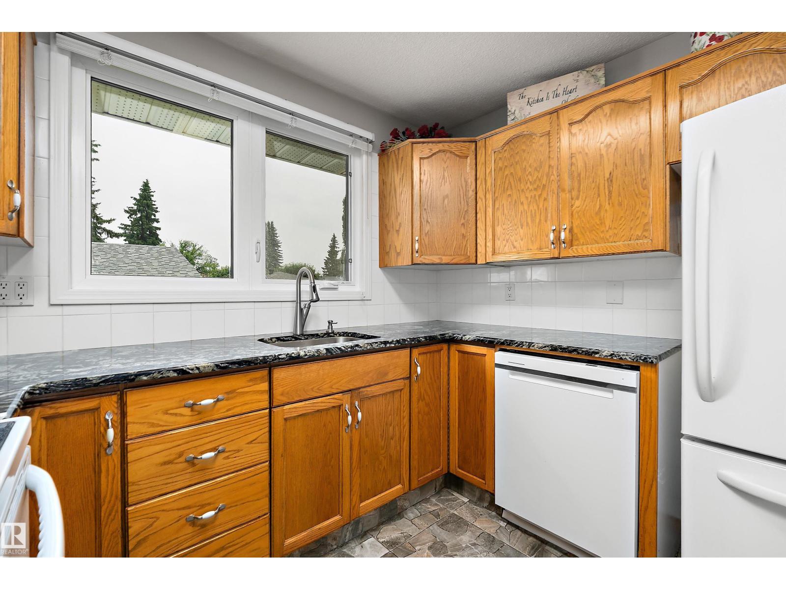 10972 35 AV NW - 16