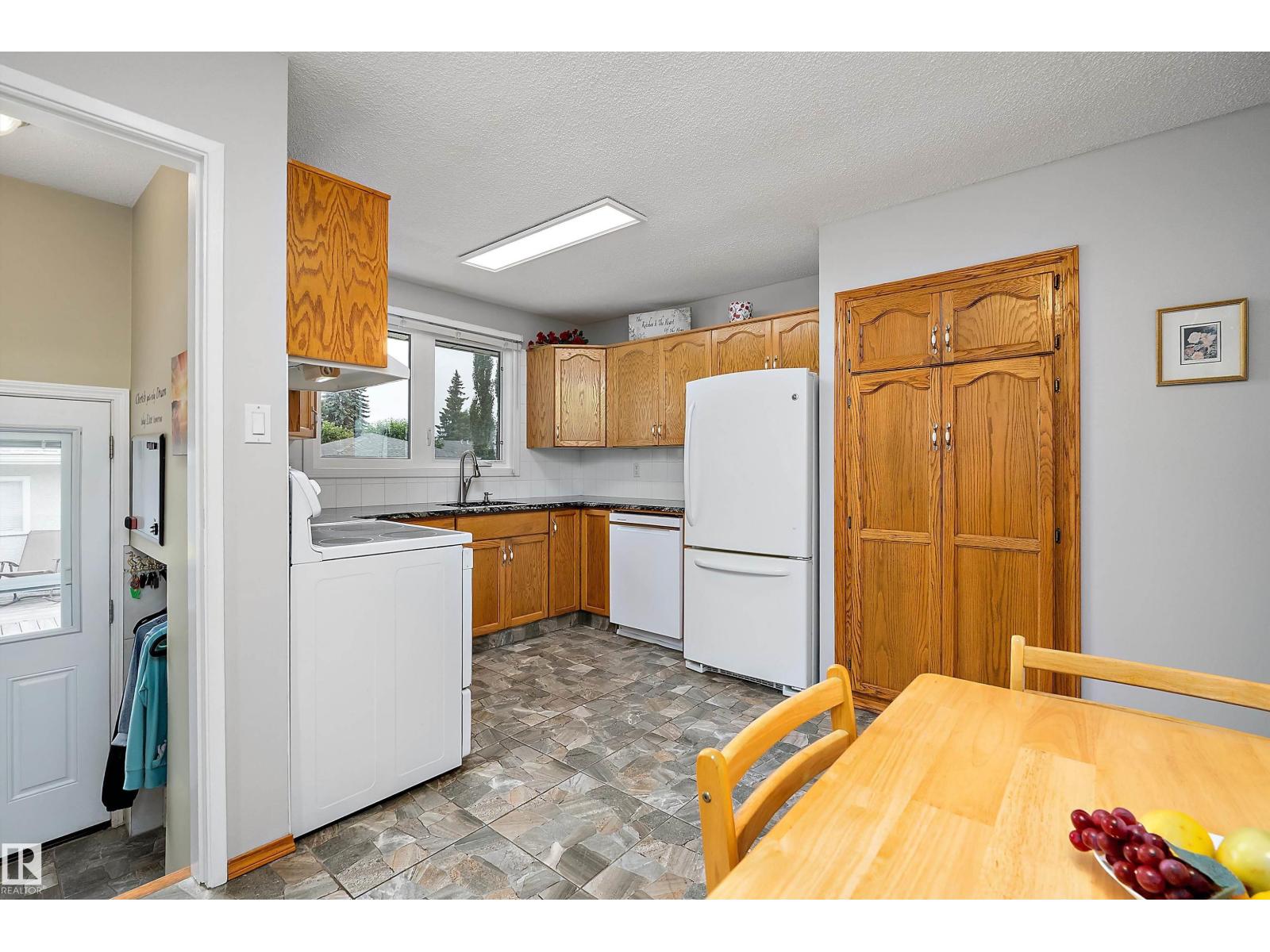 10972 35 AV NW - 17