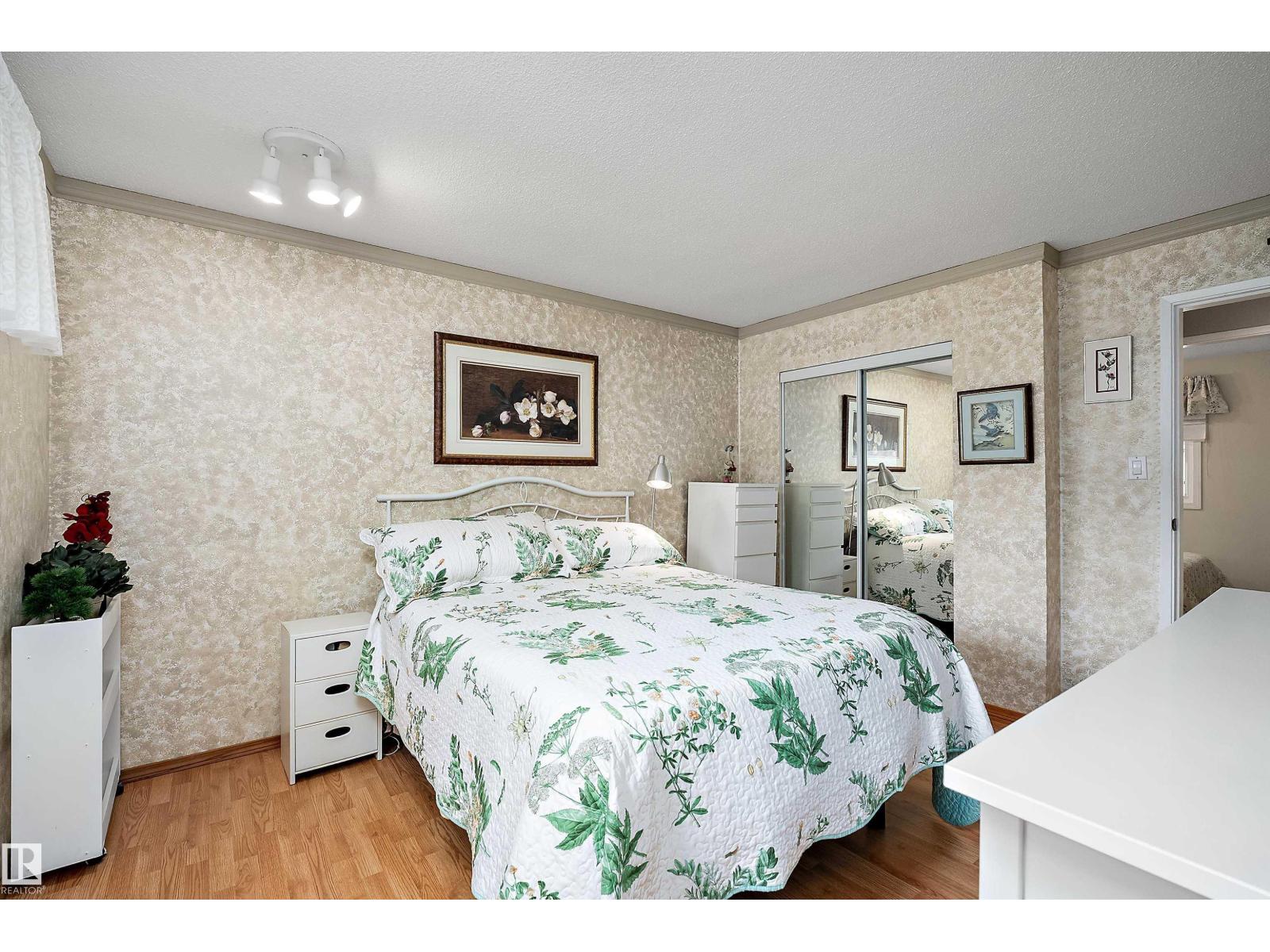 10972 35 AV NW - 24