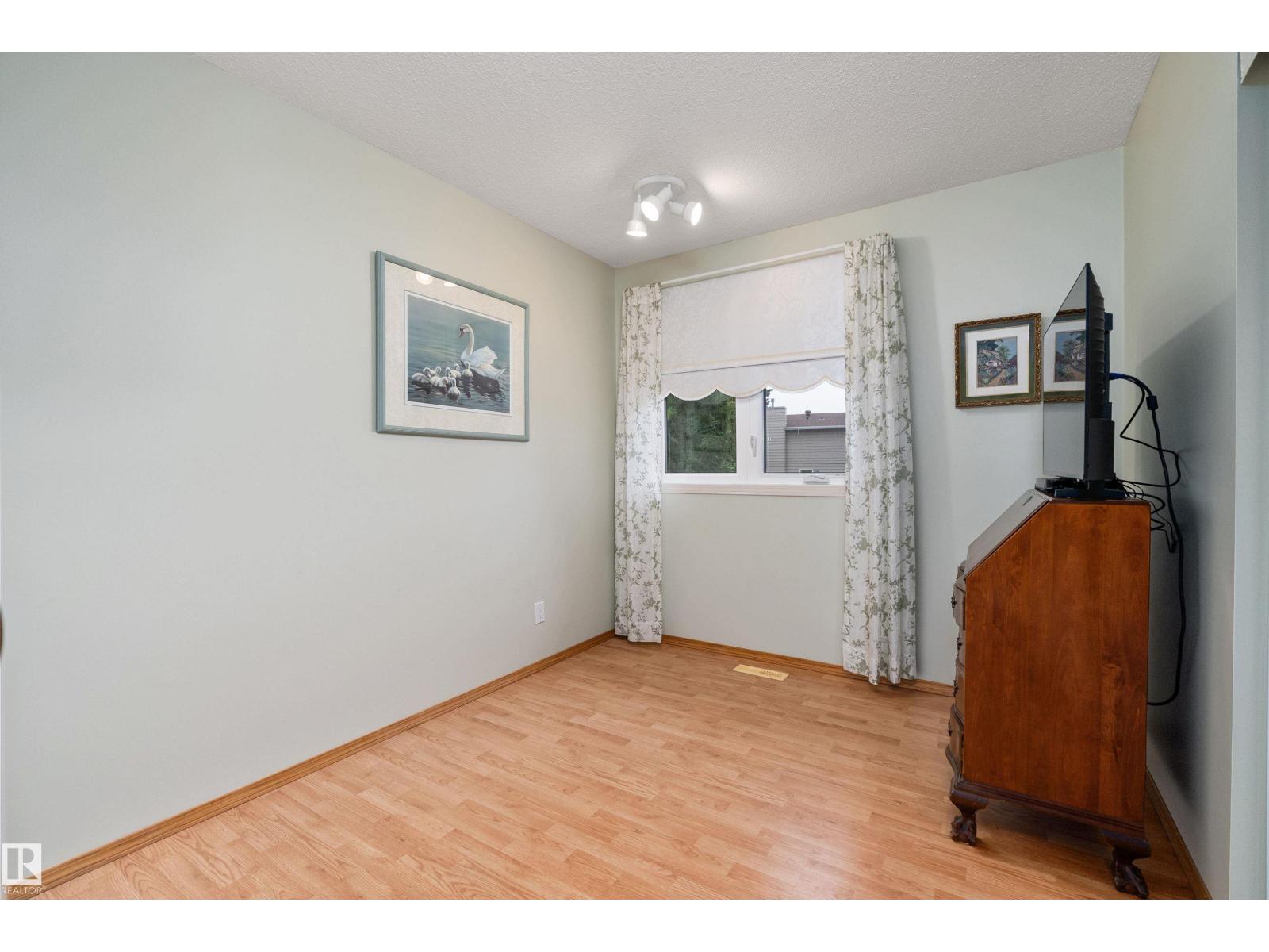 10972 35 AV NW - 26