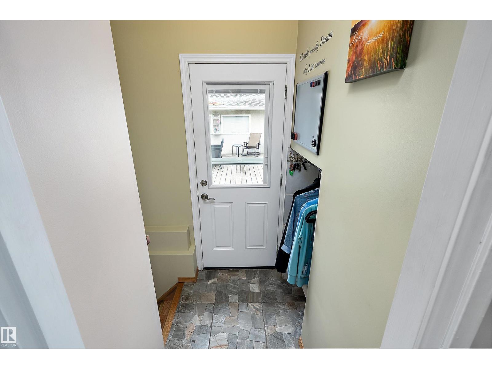 10972 35 AV NW - 27