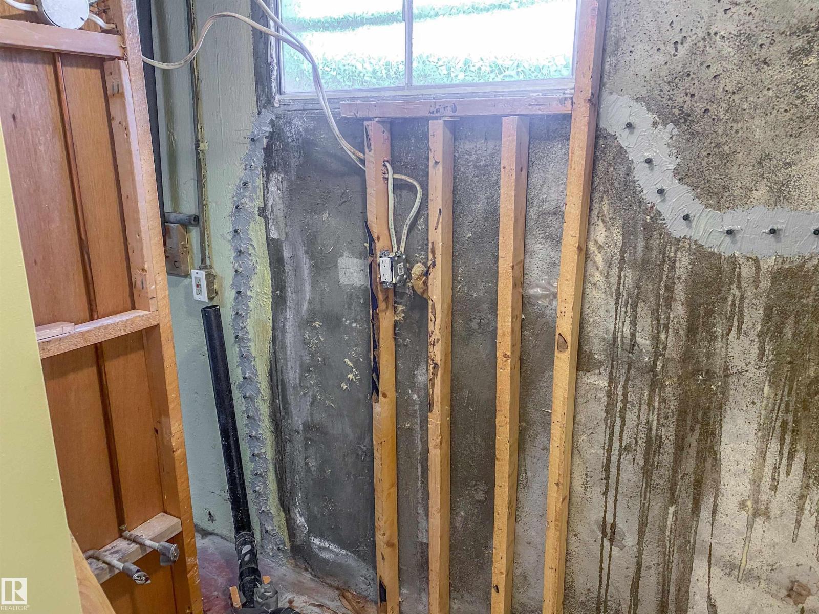 10972 35 AV NW - Image 37