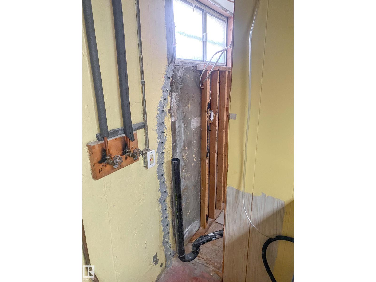 10972 35 AV NW - Image 43
