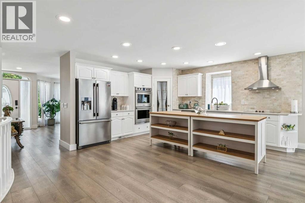 6991 Christie Briar Manor SW, Christie Park, Calgary photo 2